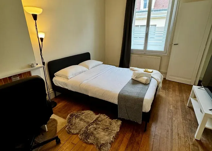 Entire Apartment In The Heart Of Vernon